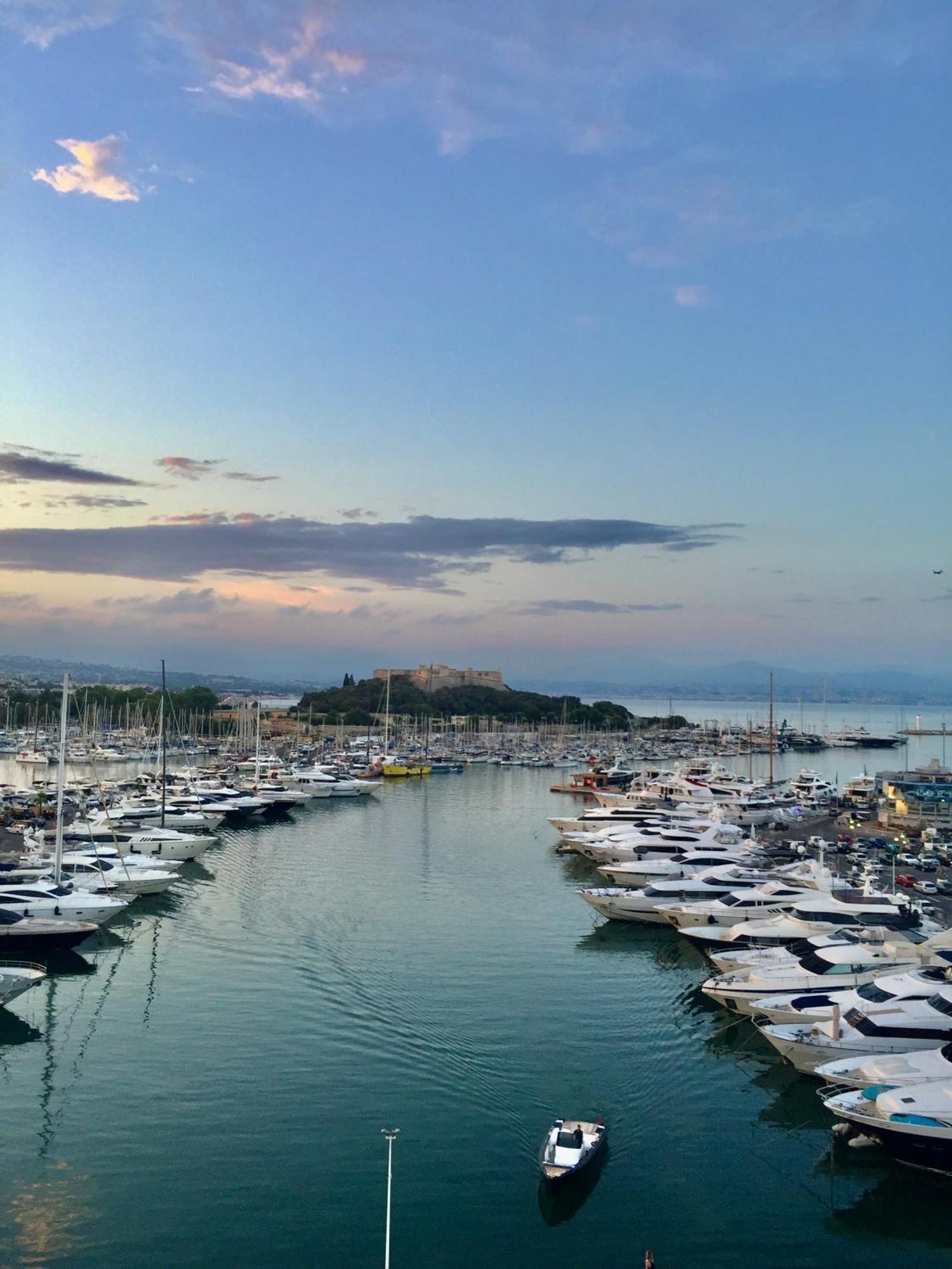 Regent Cote D'azur Air-conditioned, Pool, Garden & Parking Appartement *