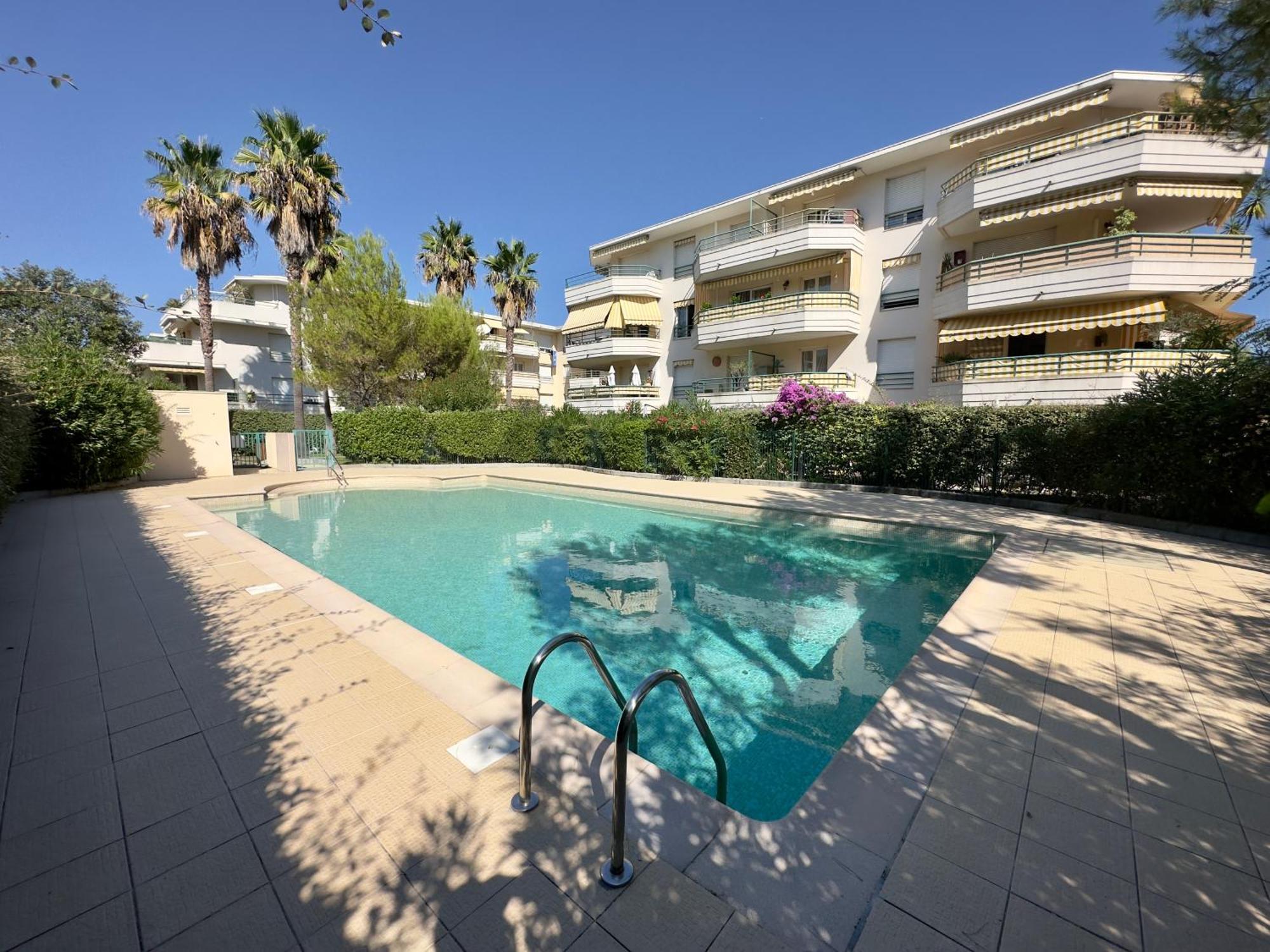 Apartamento Regent Cote D'azur Air-conditioned, Pool, Garden & Parking
