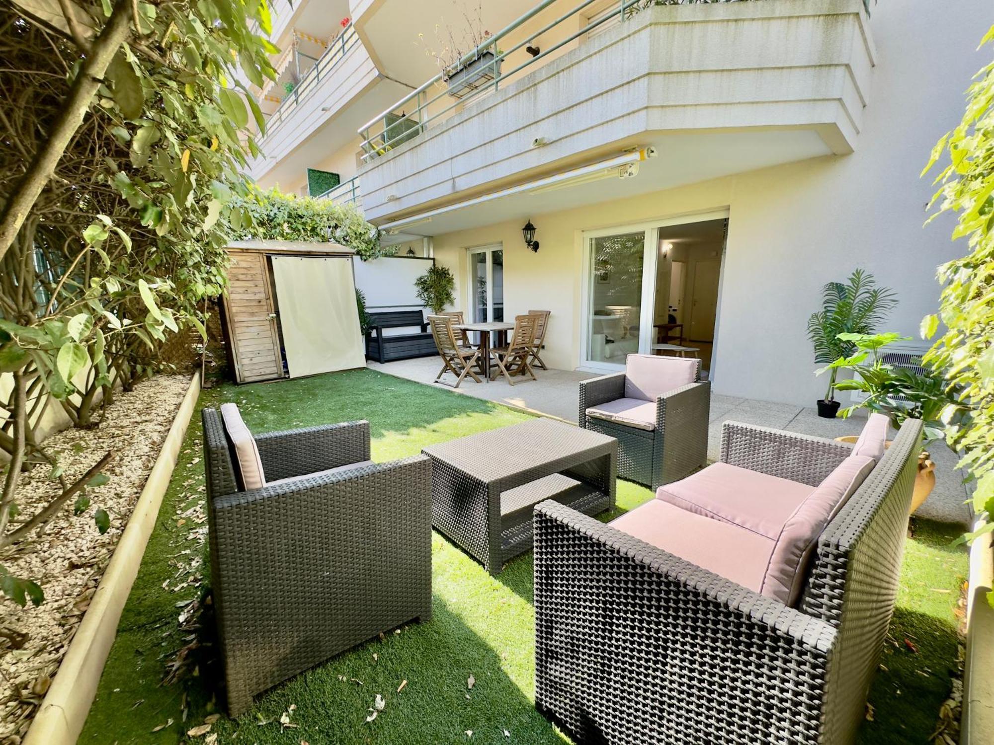 Regent Cote D'azur Air-conditioned, Pool, Garden & Parking Apartamento *